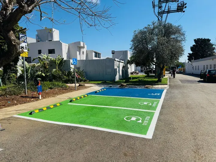 חניות רכב חשמלי ונגישות עם מפרידי גלגל